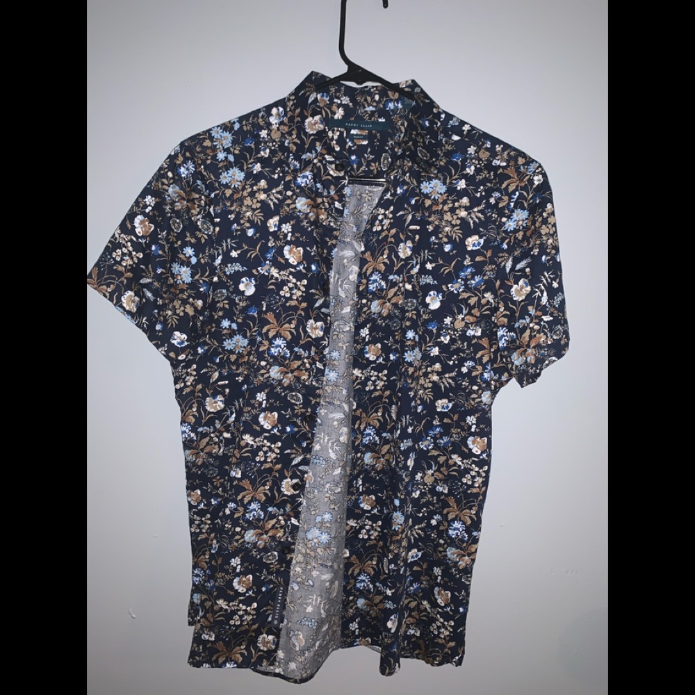 Silky Perry Ellis short sleeve dress shirt.
